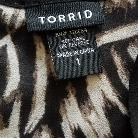Torrid Printed Top - plus size - Picture 3 of 4